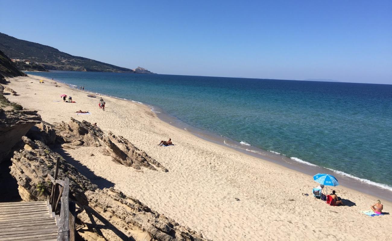 Spiaggia La Ciaccia'in fotoğrafı açık bej kum yüzey ile