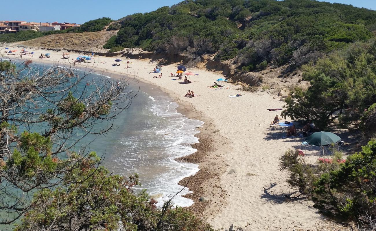 Spiaggia Longa'in fotoğrafı parlak kum yüzey ile