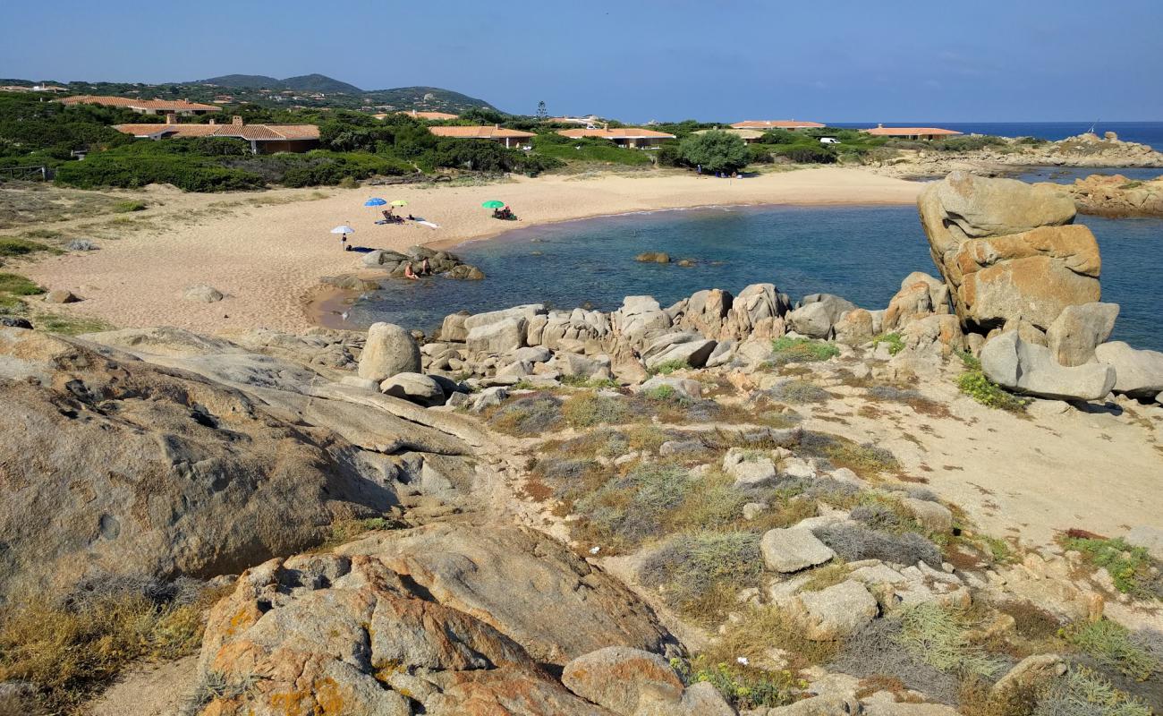 Spiaggia Portobello'in fotoğrafı siyah kum ve çakıllar yüzey ile