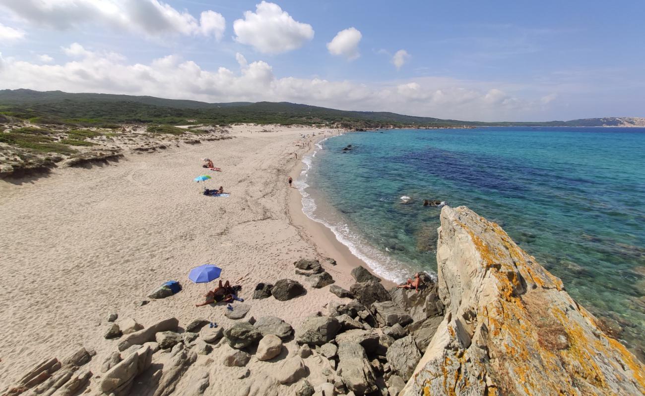 Spiaggia Rena Di Matteu'in fotoğrafı açık bej kum yüzey ile