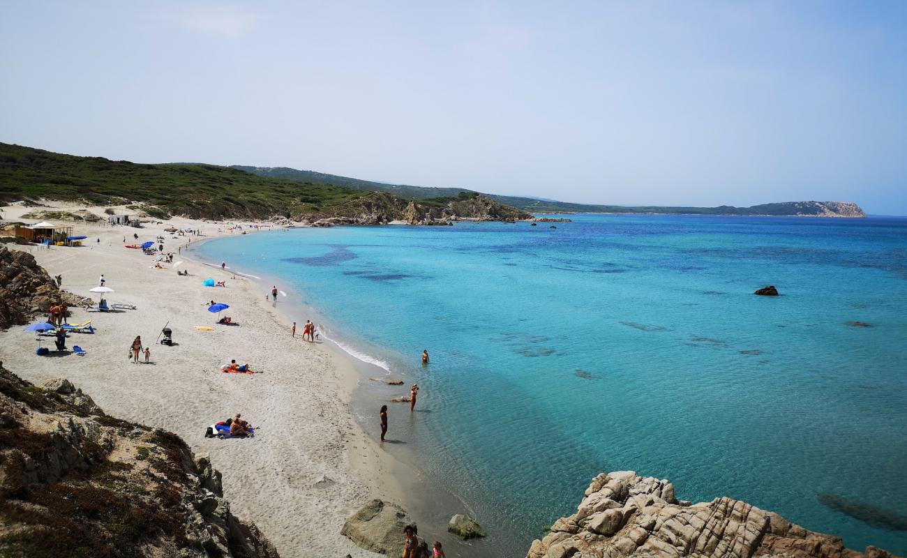 Spiaggia di Rena Majori'in fotoğrafı açık bej kum yüzey ile