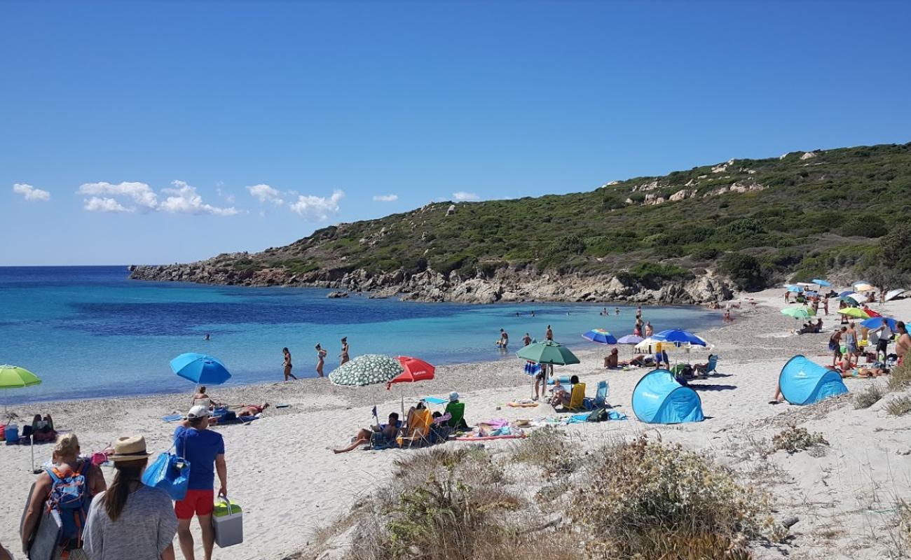 Spiaggia Lu Pultiddolu'in fotoğrafı gri kum yüzey ile
