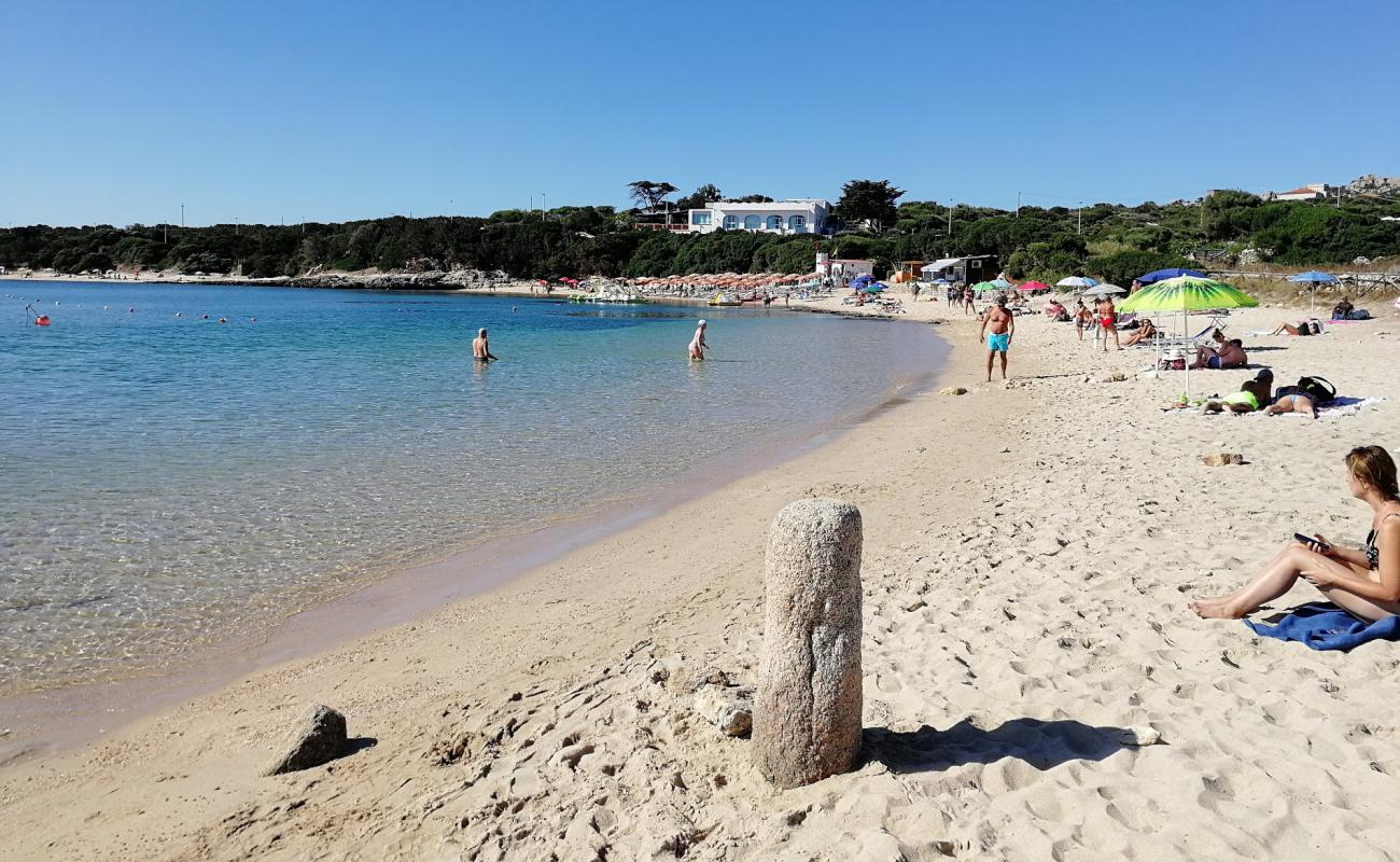 Spiaggia Zia Culumba (Capo Testa)'in fotoğrafı açık bej kum yüzey ile
