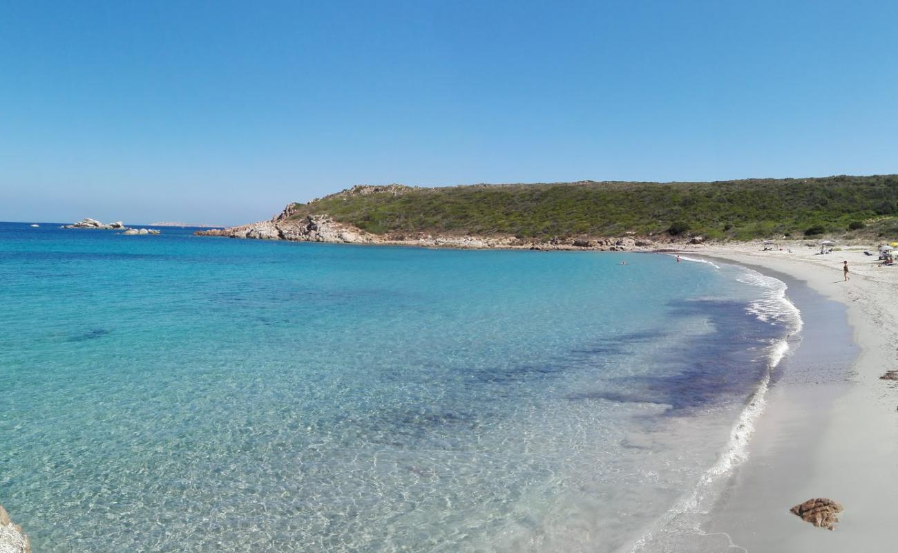 Spiaggia La Balcaccia'in fotoğrafı açık bej kum yüzey ile
