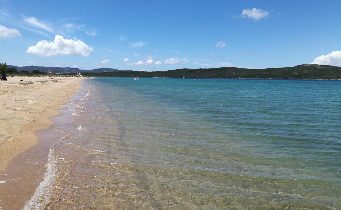 Spiaggia Di Porto Liscia'in fotoğrafı açık bej kum yüzey ile