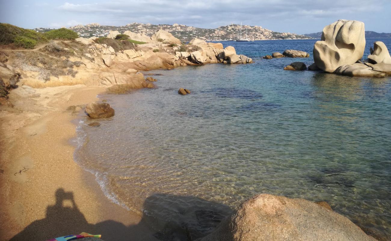 Spiaggia La Galatea'in fotoğrafı bej kum ve kayalar yüzey ile