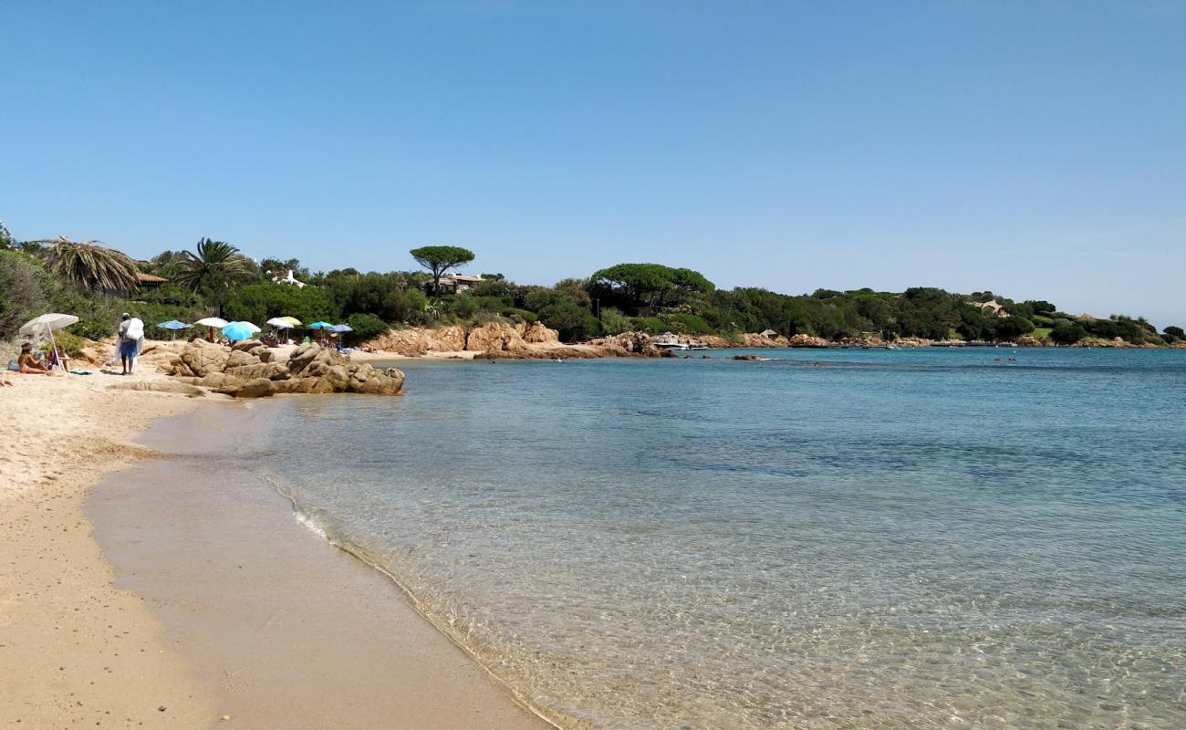 Spiaggia Del Romazzino'in fotoğrafı hafif ince çakıl taş yüzey ile