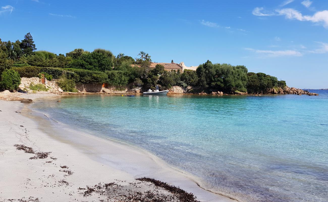 Spiaggia Piccolo Romazzino'in fotoğrafı parlak kum yüzey ile