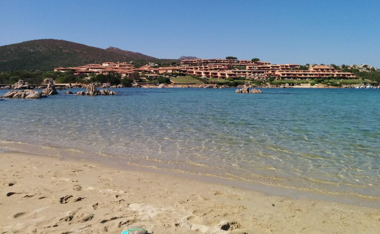 Spiaggia di Gio'in fotoğrafı parlak kum yüzey ile