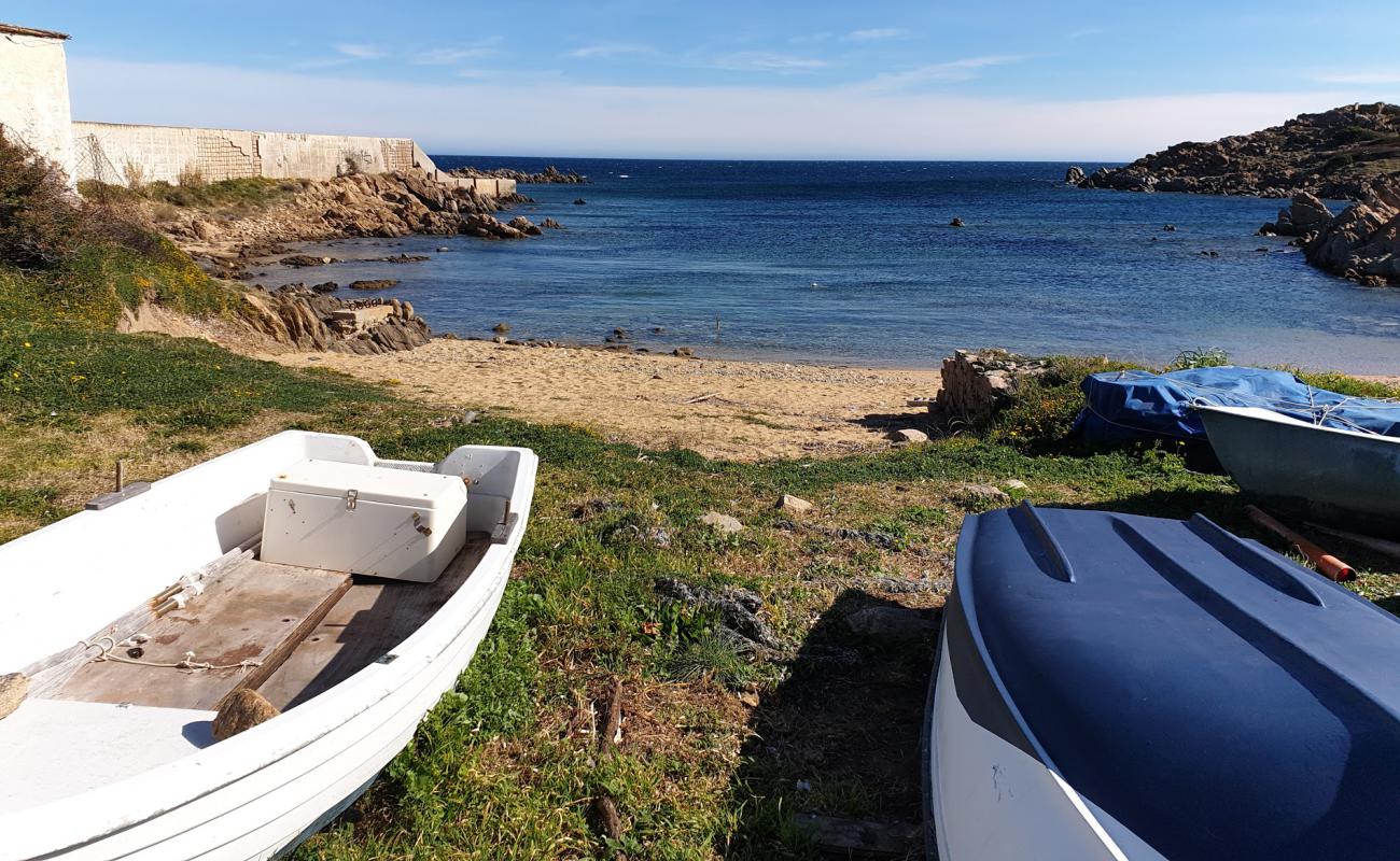 Spiaggia di Cala Spada'in fotoğrafı açık bej kum yüzey ile