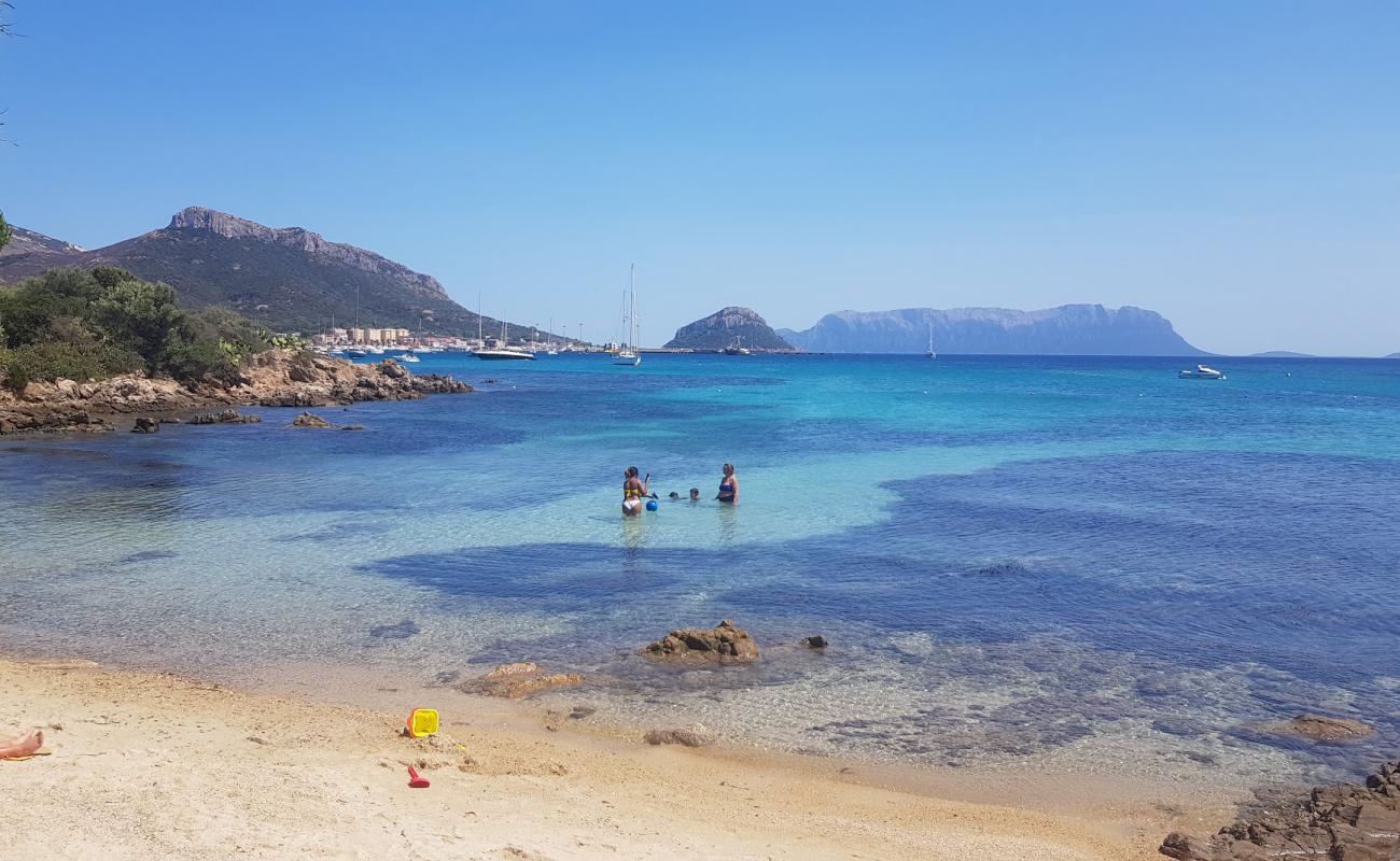 Spiaggia Punta Pedrosa'in fotoğrafı açık bej kum yüzey ile