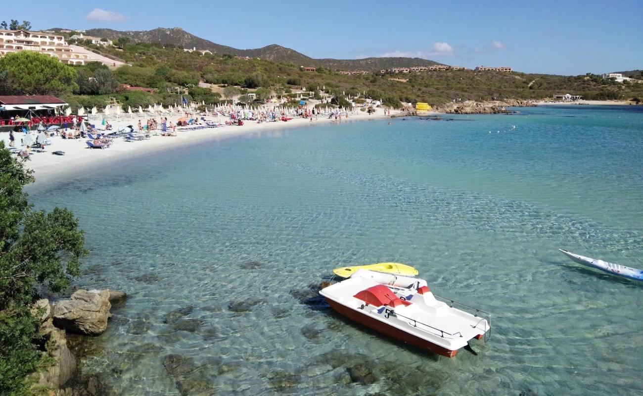 Sos Aranzos Plajı'in fotoğrafı i̇nce beyaz kum yüzey ile