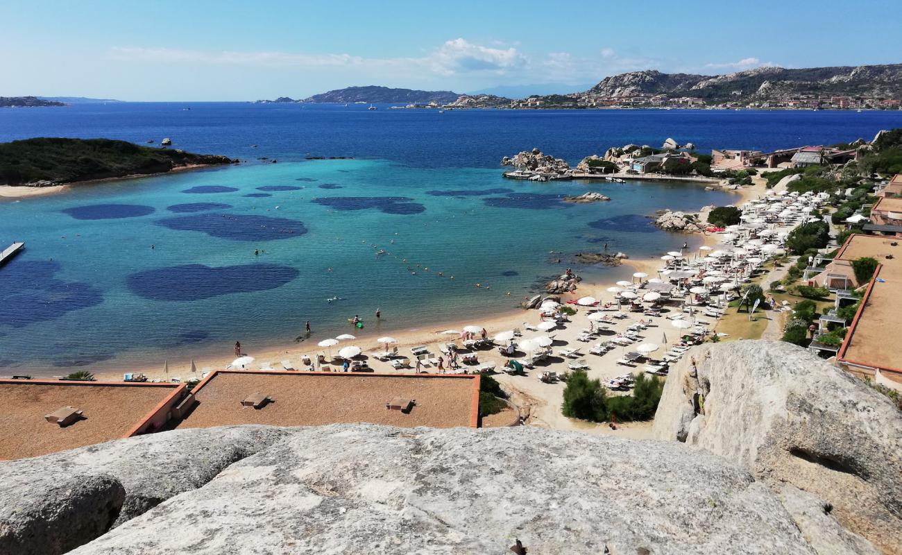 Cala Rocciosa III'in fotoğrafı parlak kum yüzey ile