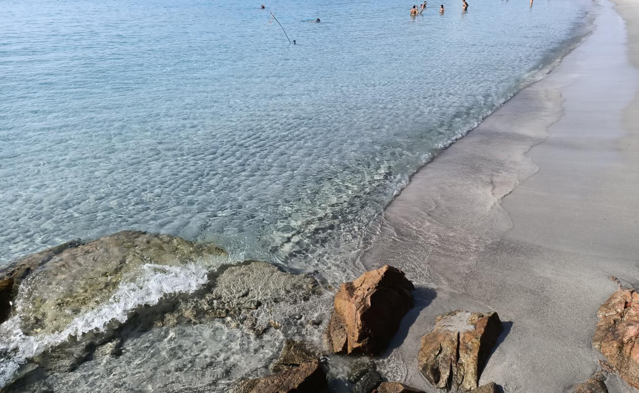 Spiaggia di Santa Maria'in fotoğrafı i̇nce beyaz kum yüzey ile