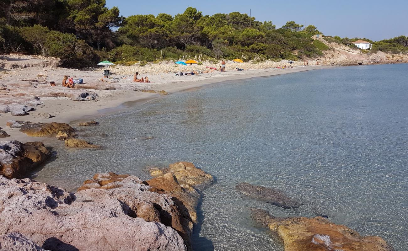 Guidi Beach'in fotoğrafı bej kum ve kayalar yüzey ile