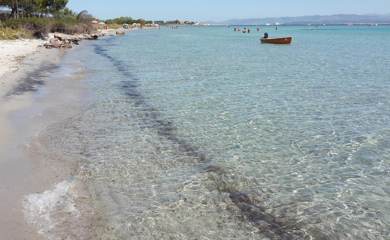 Giunco beach'in fotoğrafı parlak kum yüzey ile