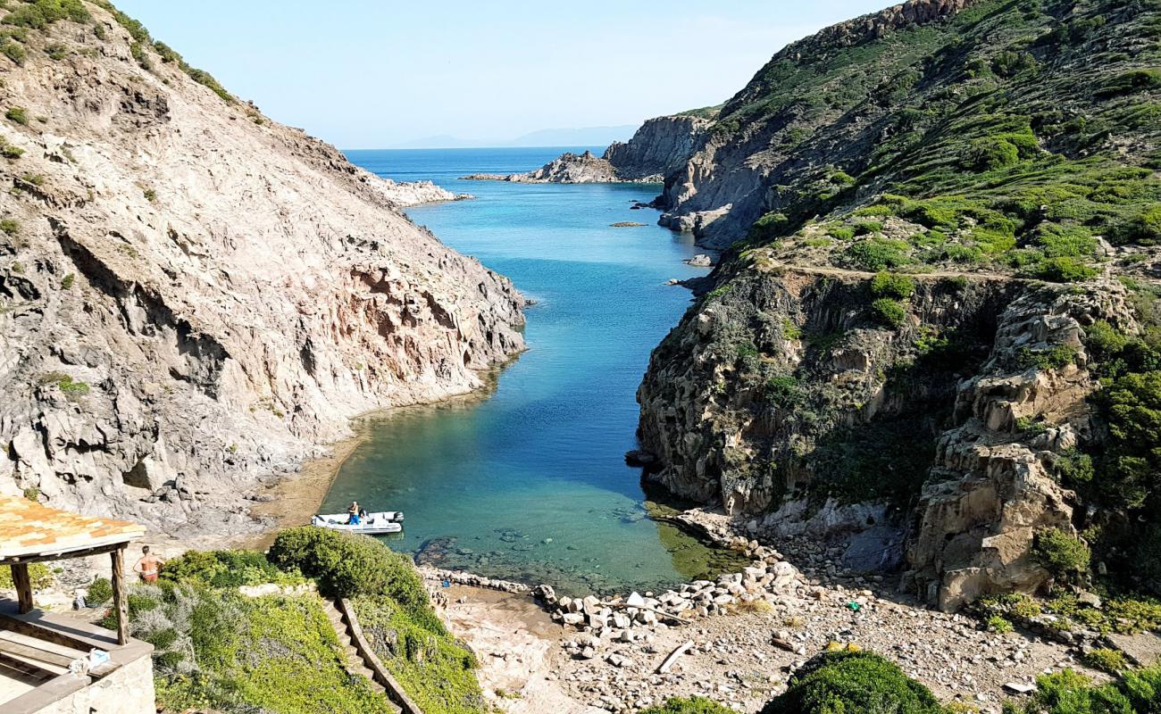 Cala Vinagra'in fotoğrafı taşlı kum yüzey ile