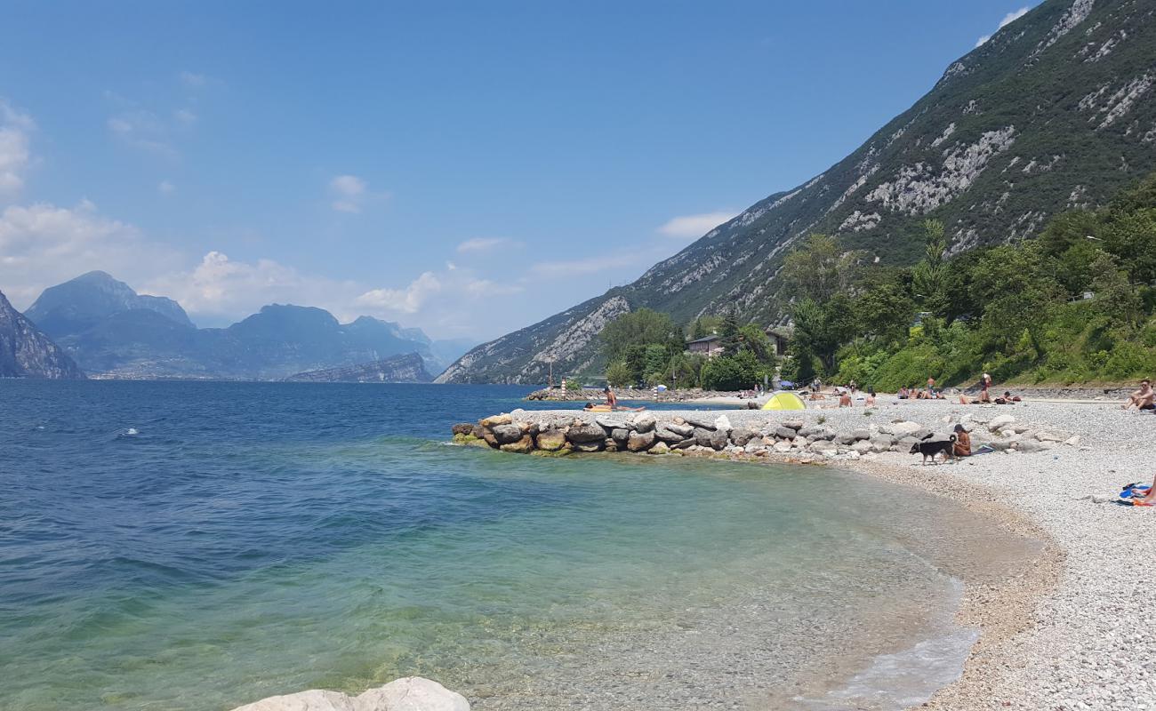 Navene Beach'in fotoğrafı bej çakıl yüzey ile