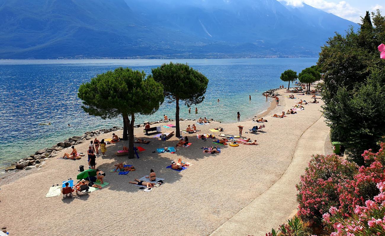 Spiaggia Cola'in fotoğrafı küçük gri çakıllar yüzey ile