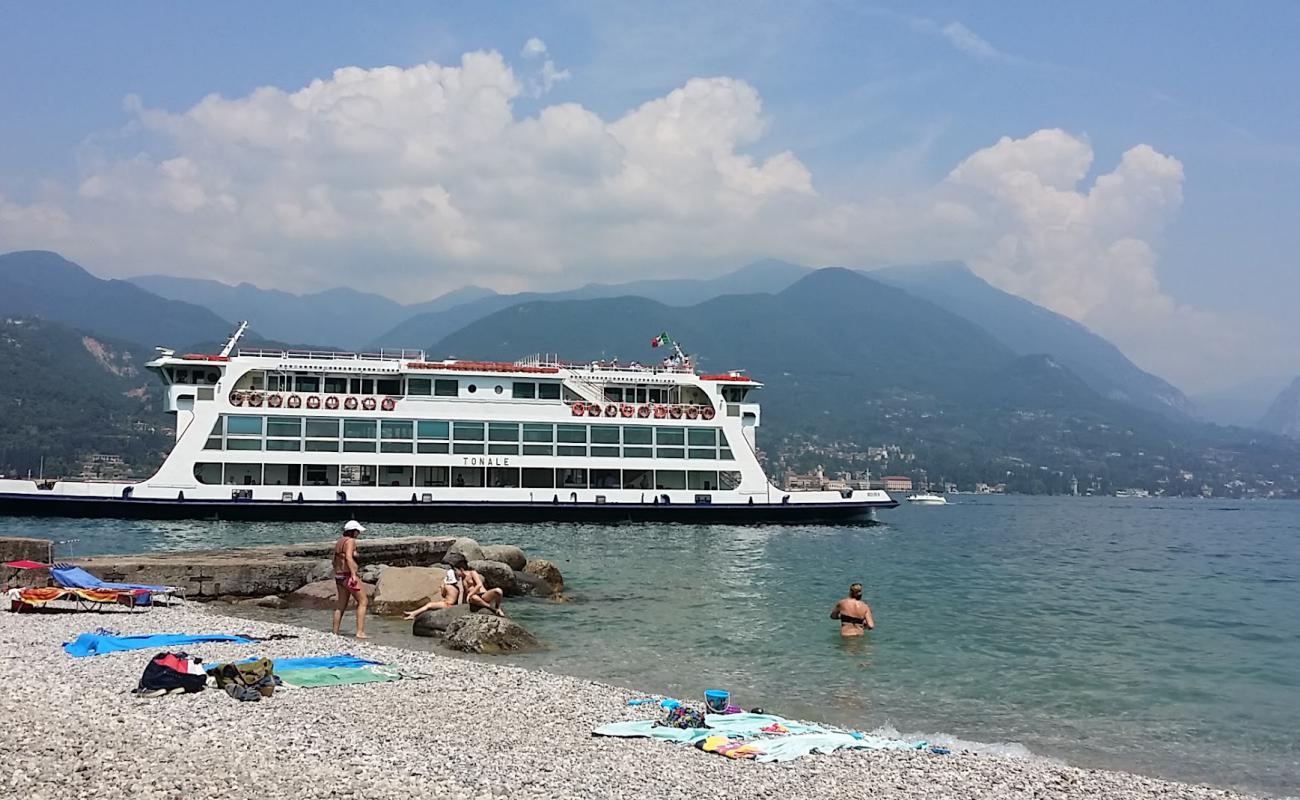 Spiaggia Porto di Portese'in fotoğrafı gri çakıl taşı yüzey ile