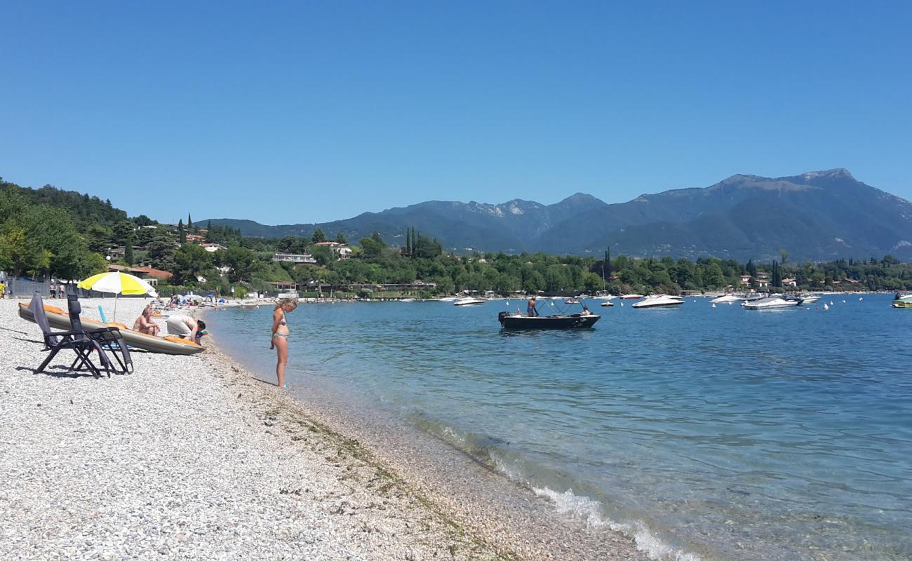 Spiaggia Romantica'in fotoğrafı gri çakıl taşı yüzey ile