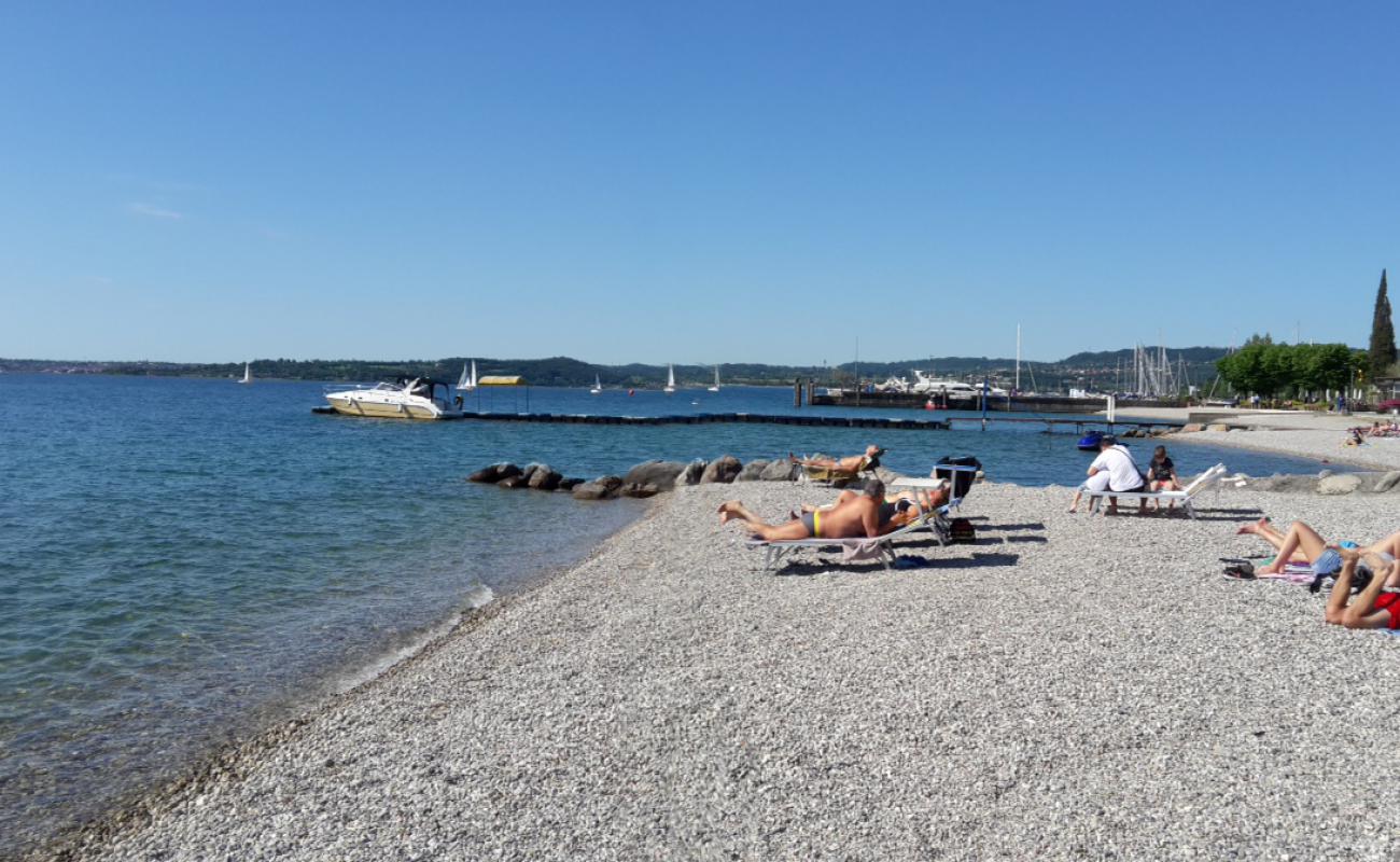 Spiaggia Porto'in fotoğrafı gri çakıl taşı yüzey ile