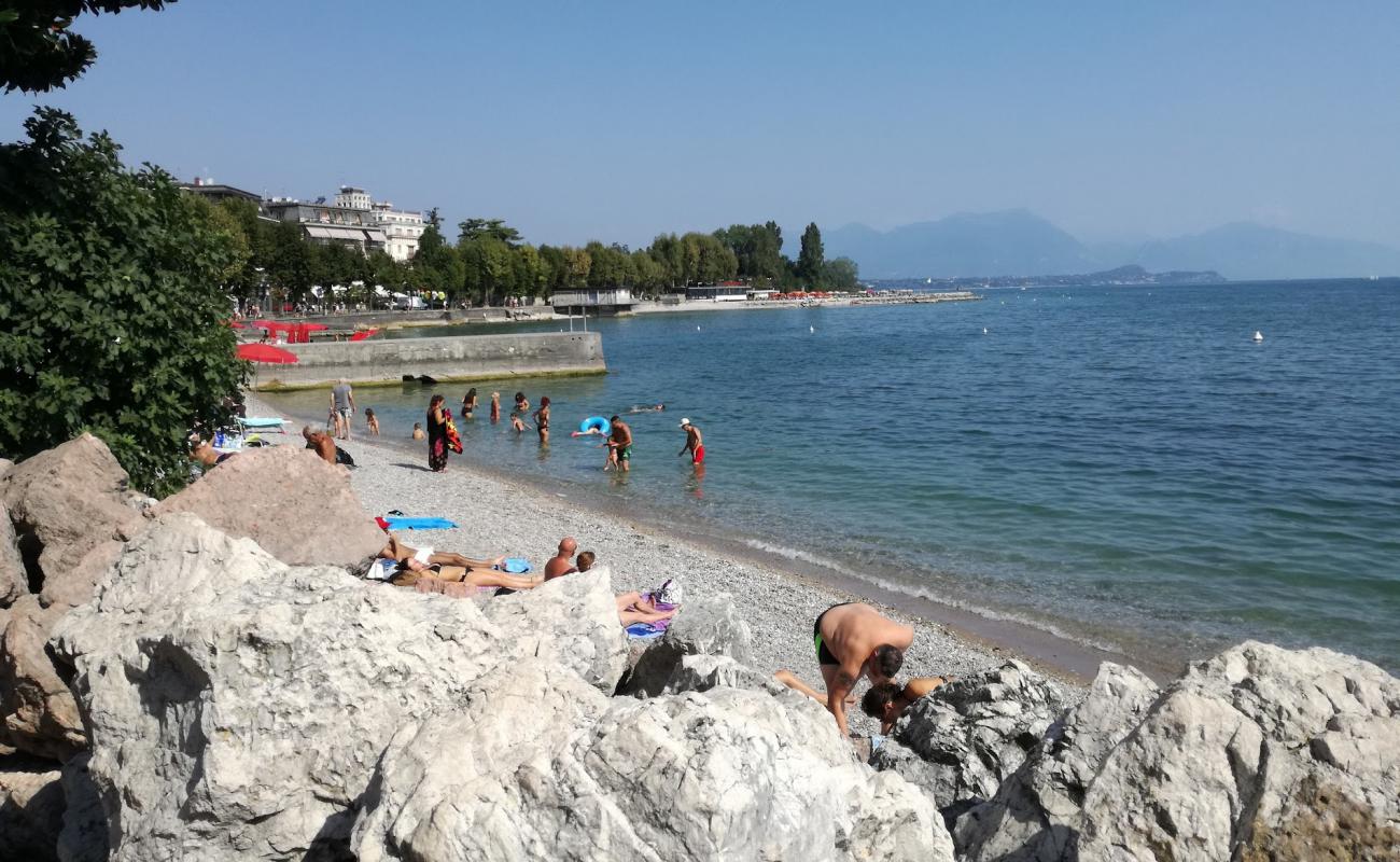 Feltrinelli Beach'in fotoğrafı gri çakıl taşı yüzey ile