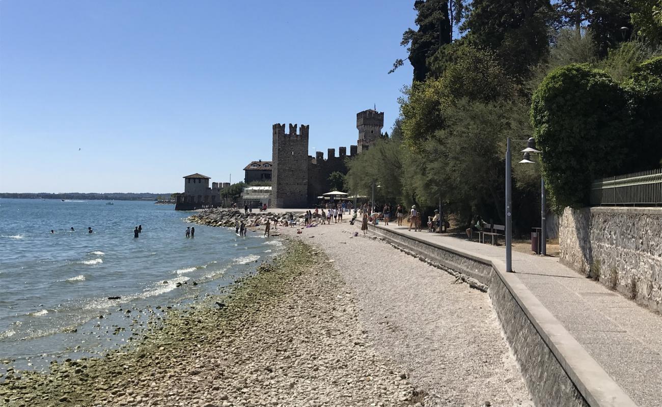 Spiaggia del Prete'in fotoğrafı gri çakıl taşı yüzey ile