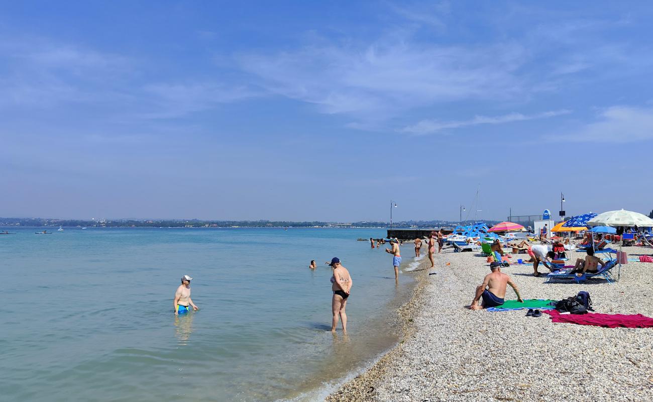 Spiaggia Bergamini'in fotoğrafı gri çakıl taşı yüzey ile