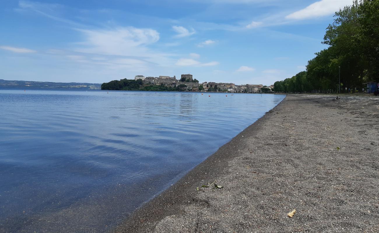 Spiaggia di Capodimonte'in fotoğrafı kahverengi kum yüzey ile