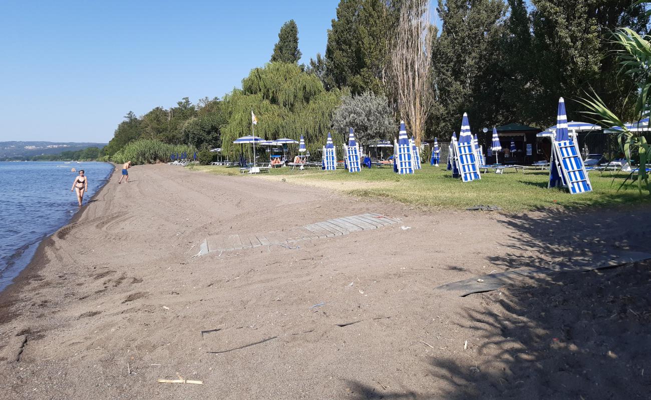 Spiaggia la Cappelletta'in fotoğrafı kahverengi kum yüzey ile