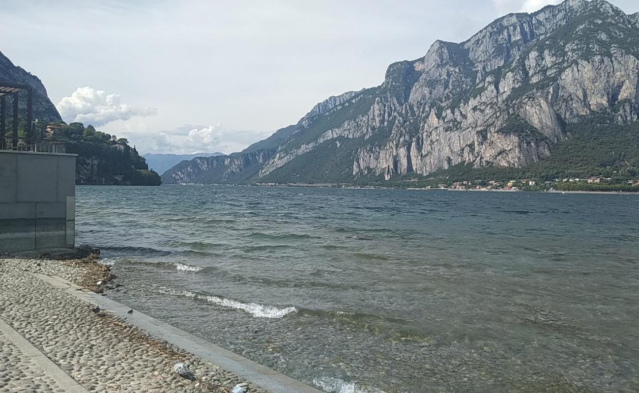 Spiaggia di Malgrate'in fotoğrafı kayalık arazi yüzey ile