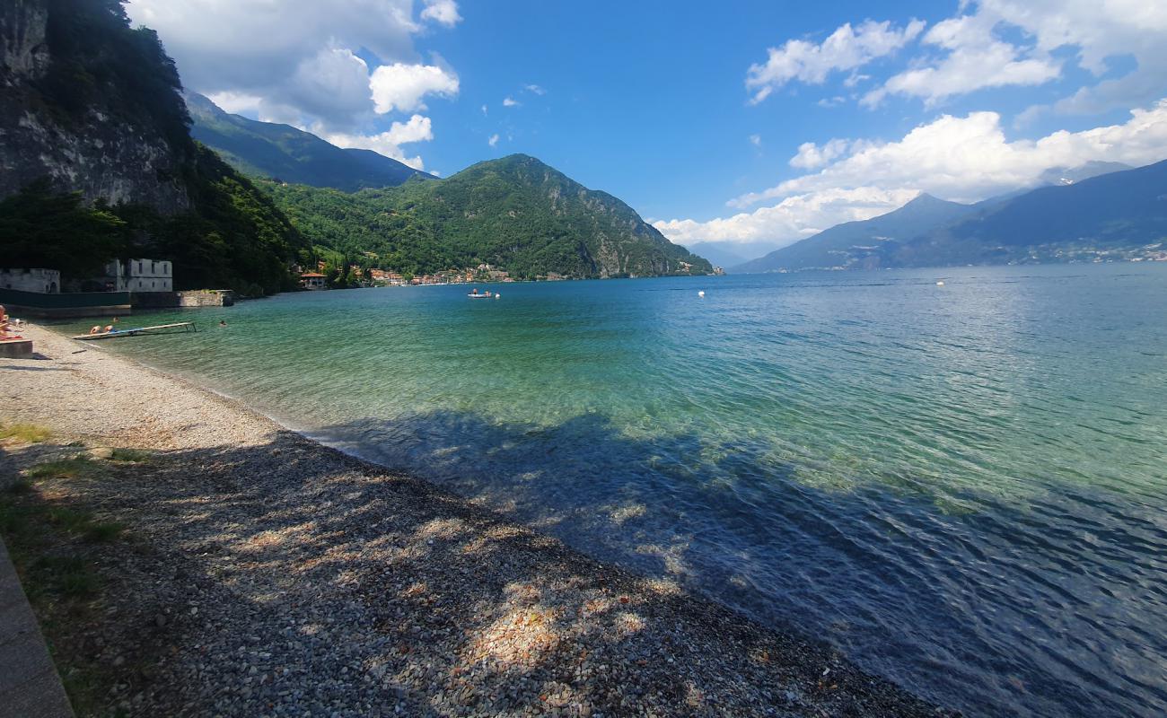 Spiaggia Lerai'in fotoğrafı gri çakıl taşı yüzey ile