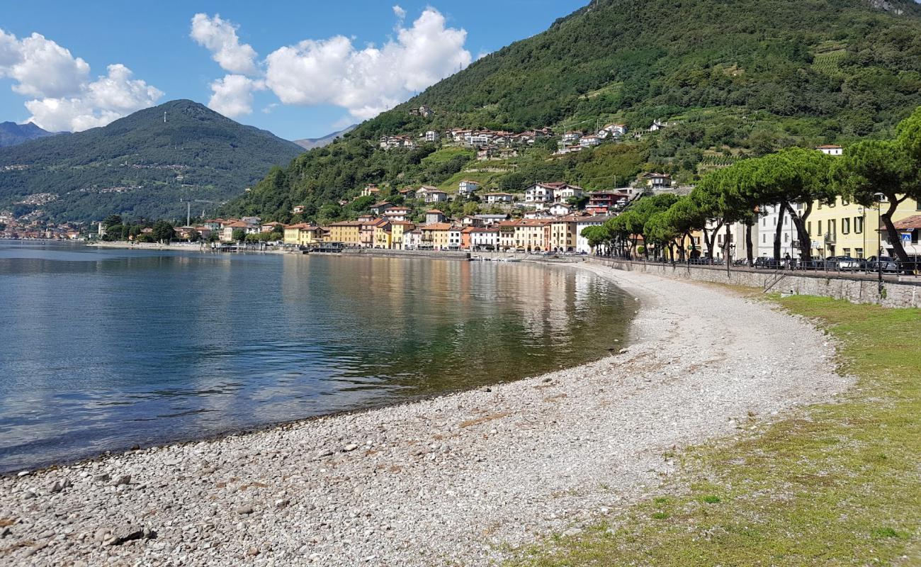 Spiaggia di Garibaldi'in fotoğrafı gri çakıl taşı yüzey ile