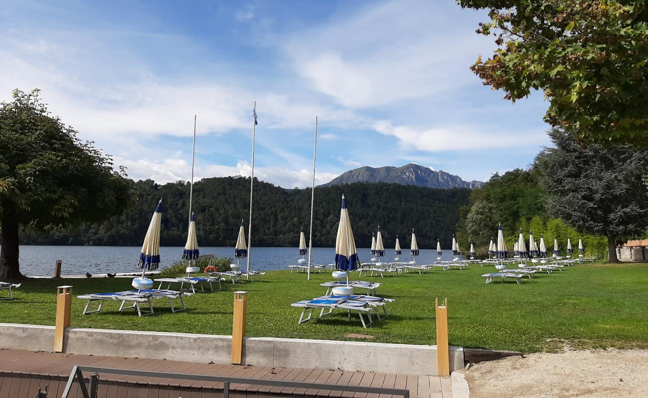 Spiaggia La Taverna'in fotoğrafı çim yüzey ile