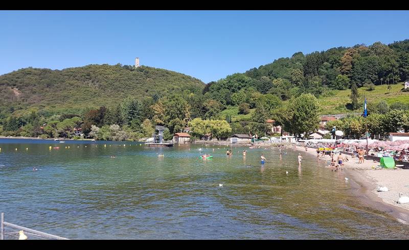 Buccione Beach'in fotoğrafı açık bej kum yüzey ile