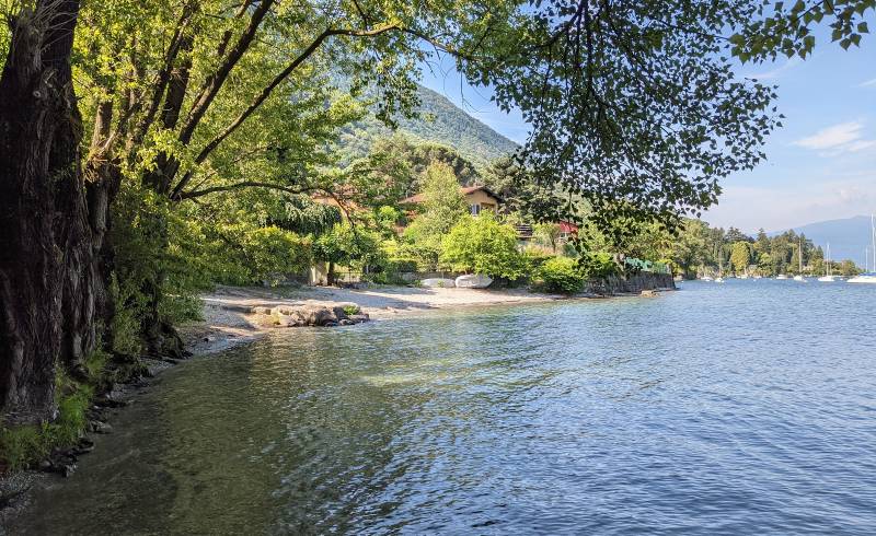 Spiaggia della terza darsena'in fotoğrafı gri çakıl taşı yüzey ile