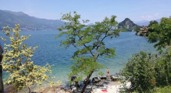 Spiaggia delle Cinque Arcate di Castelveccana