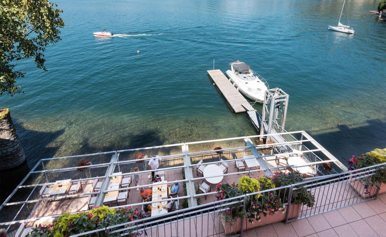 Spiaggia del Porticciolo'in fotoğrafı parlak kum ve kayalar yüzey ile