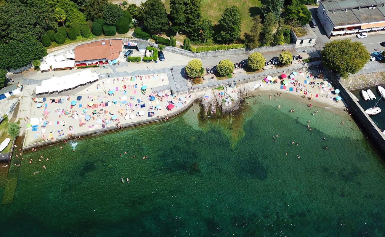 Lido Ispra'in fotoğrafı parlak kum yüzey ile