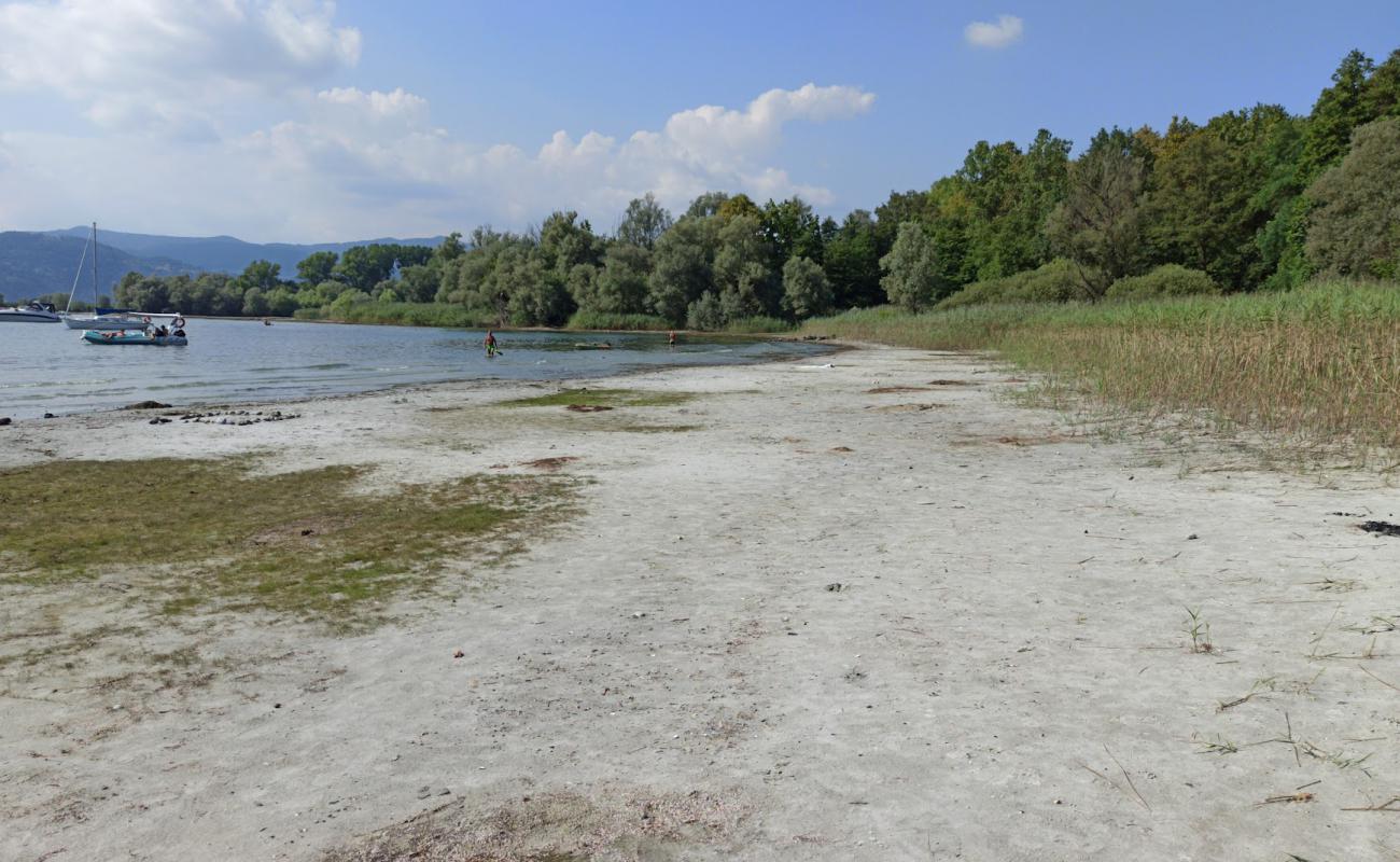 Spiaggia dei Pobi'in fotoğrafı parlak kum yüzey ile