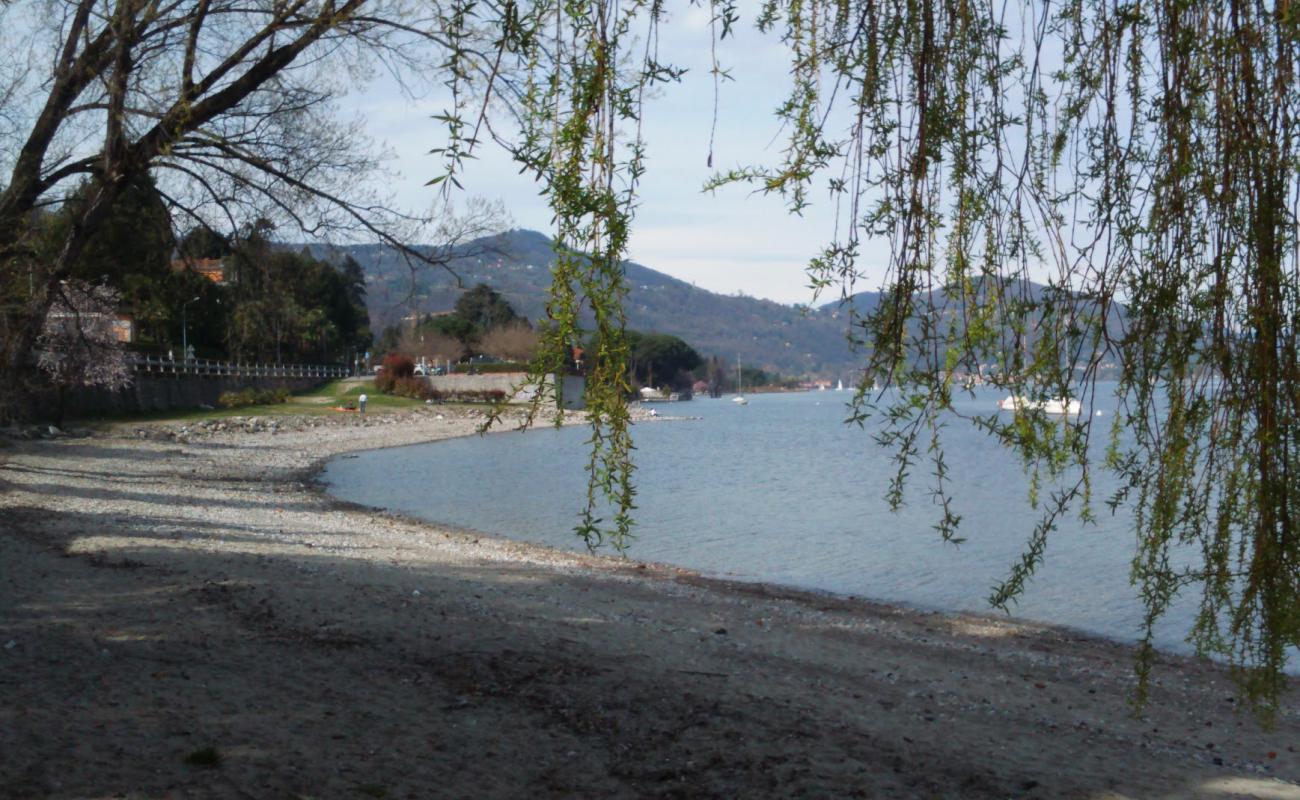 Spiaggia sul lago Maggiore'in fotoğrafı taşlı kum yüzey ile