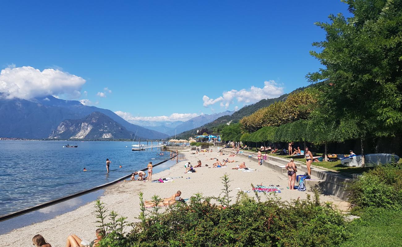 Spiaggia di Suna'in fotoğrafı parlak kum yüzey ile