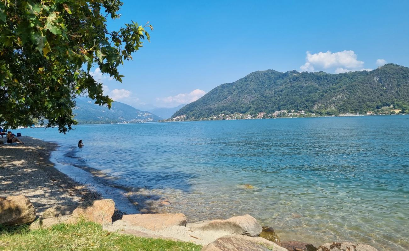 Lido Brusimpiano'in fotoğrafı çim yüzey ile