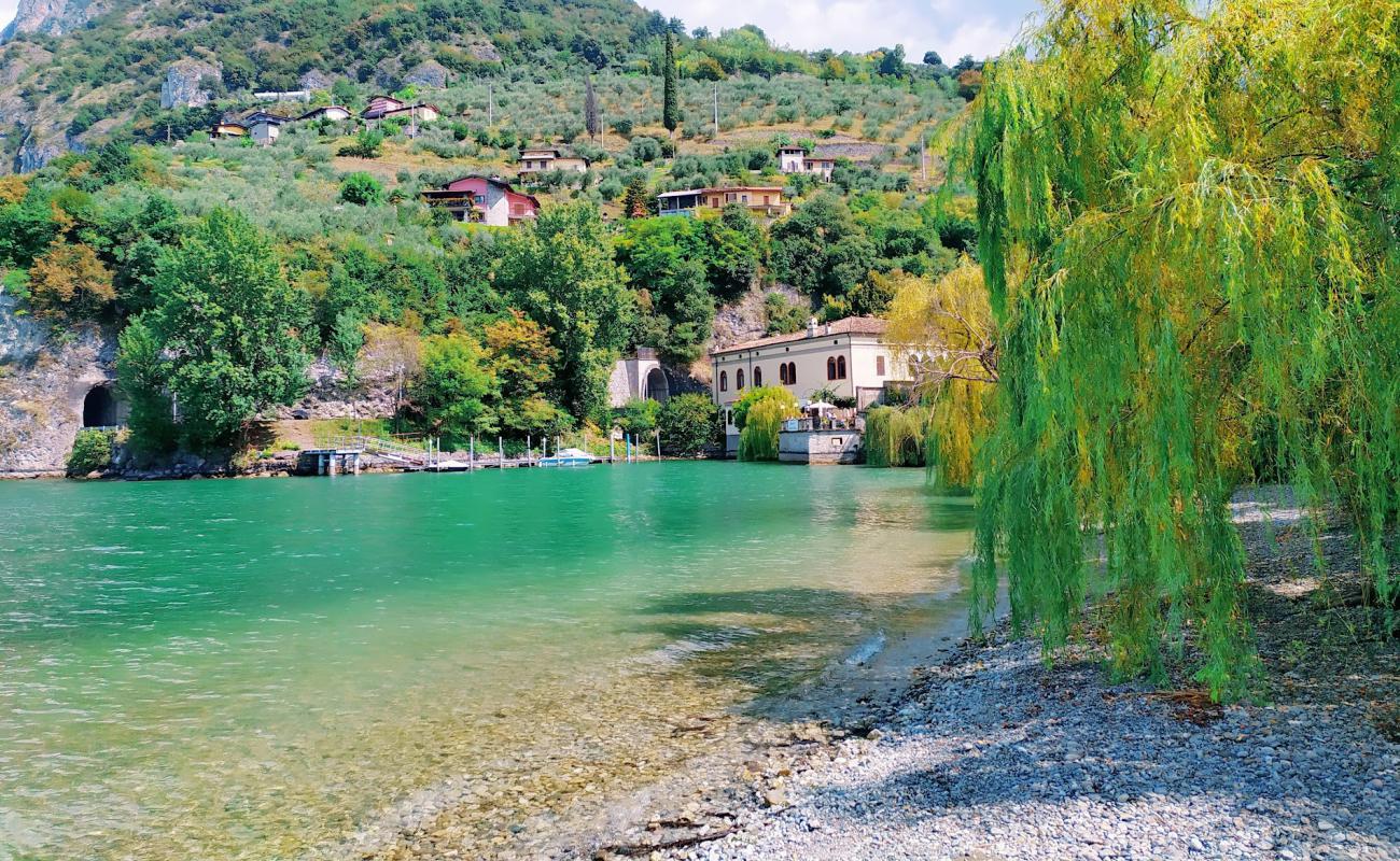 Spiaggia libera "Piccola Tahiti"'in fotoğrafı bej kum ve çakıl yüzey ile