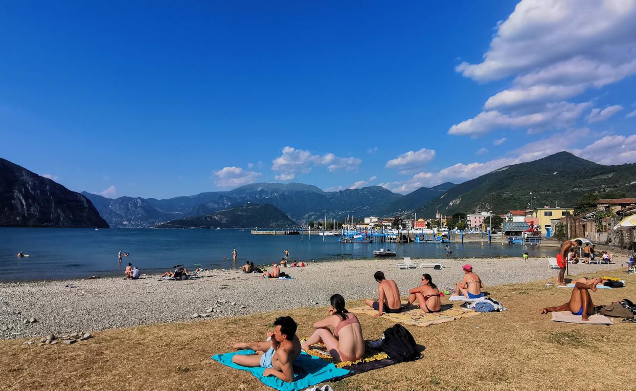 Spiaggetta Via Dei Mille'in fotoğrafı çim yüzey ile
