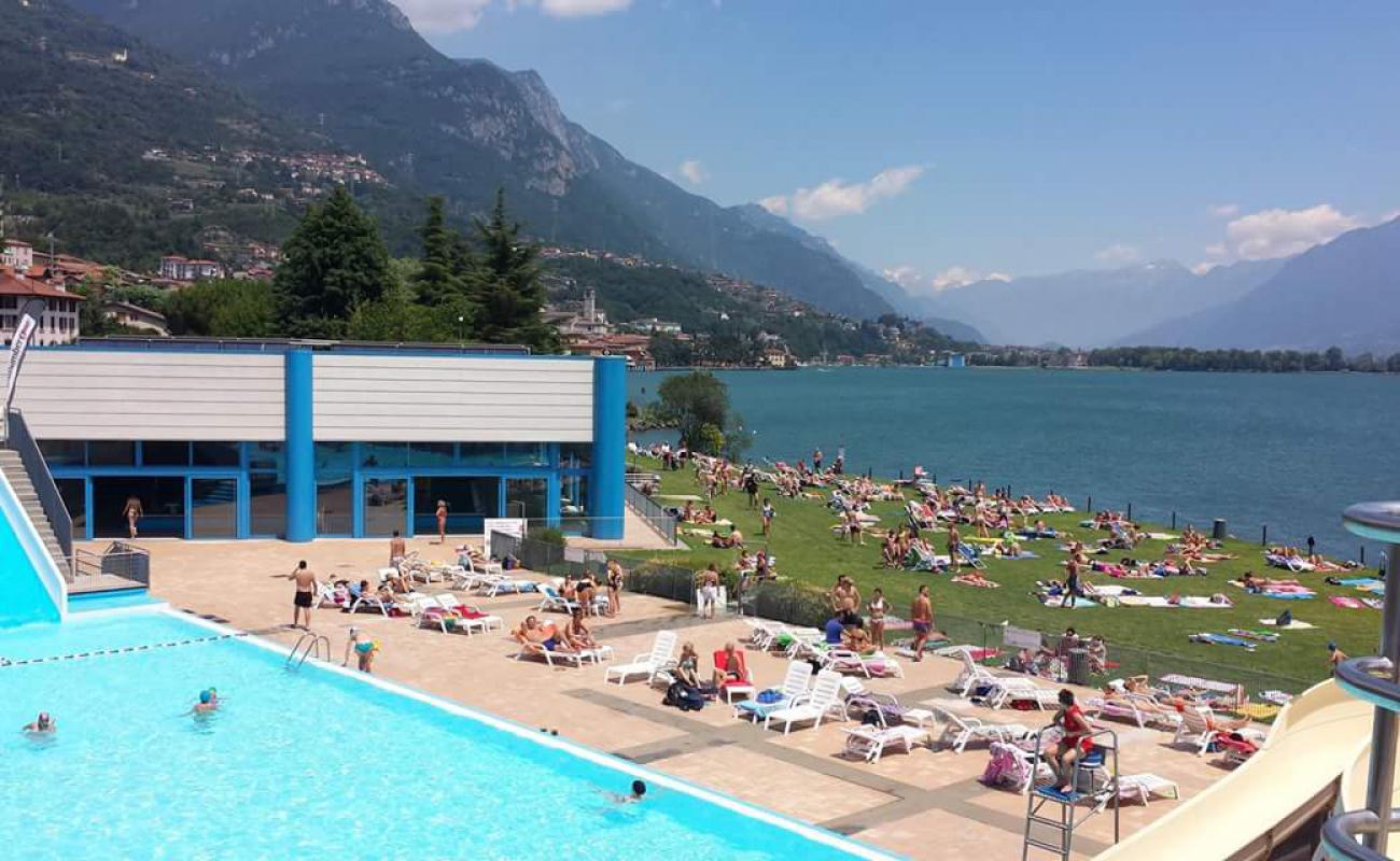 Piscine di Lovere'in fotoğrafı çim yüzey ile