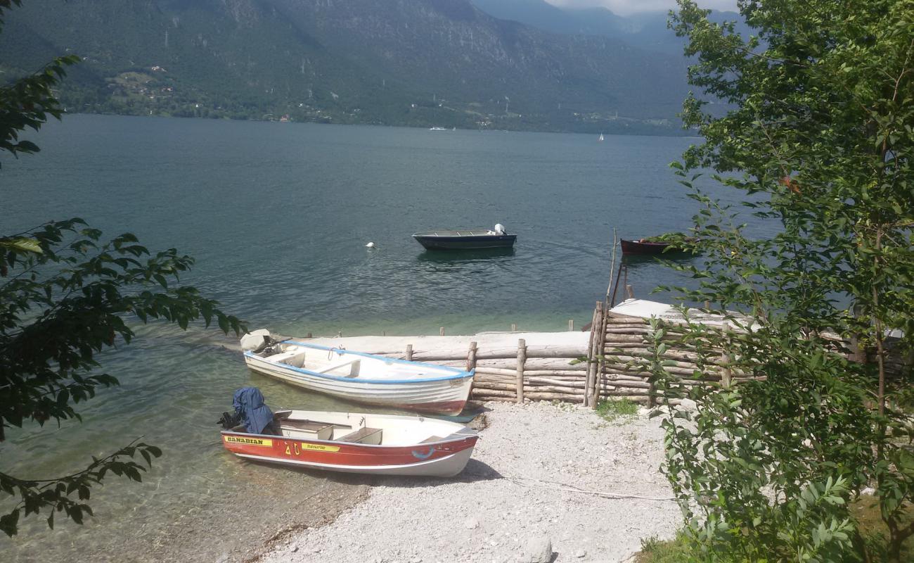 Parole Beach'in fotoğrafı gri çakıl taşı yüzey ile