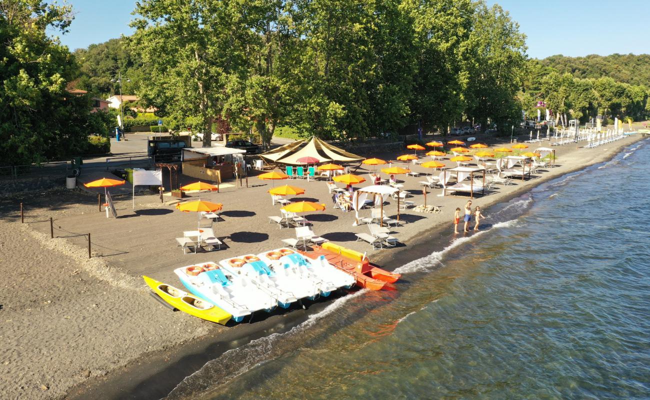 Lido Dei Cigni Plajı'in fotoğrafı kahverengi kum yüzey ile