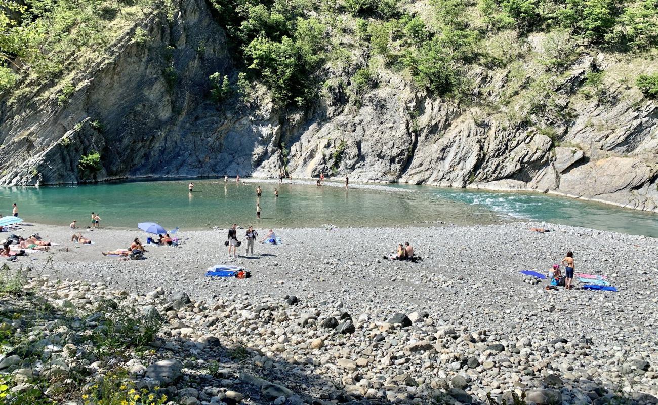 Spiaggia la Chiesetta'in fotoğrafı taşlar yüzey ile